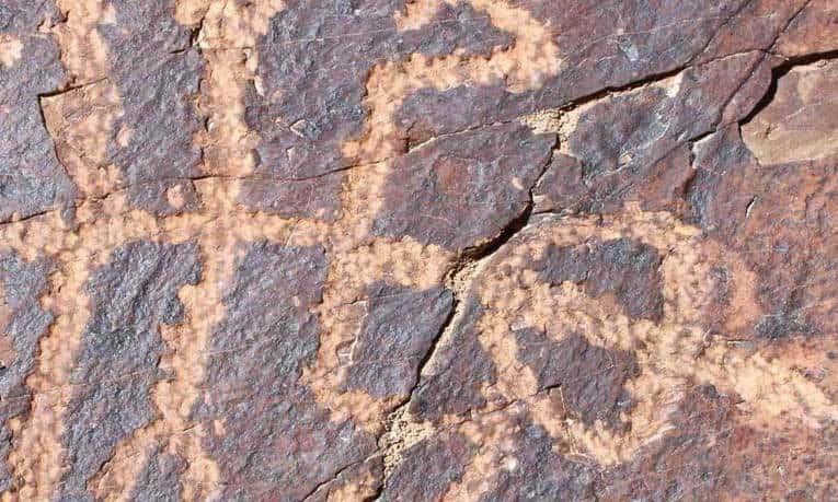 Registran 16 sitios con petroglifos de 3 mil años antigüedad