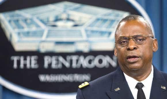 Jefe del Pentágono habla con secretarios de Marina y Defensa