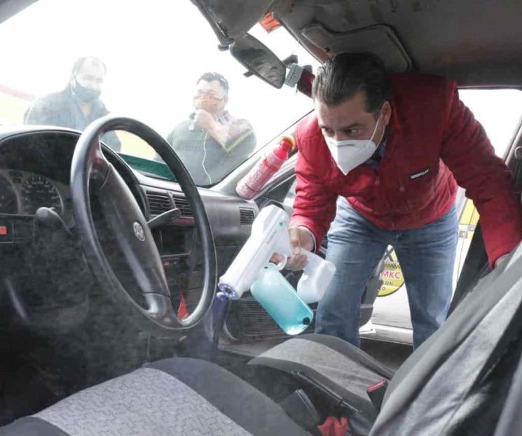 Hacen trabajos de sanitización de taxis en Juárez