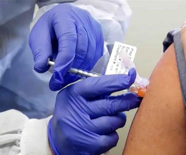 Llegarán a finales de mes vacunas para adultos mayores