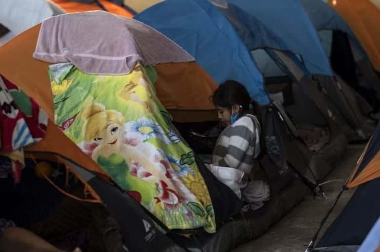 Autoridades de EU revisarán casos de migrantes varados