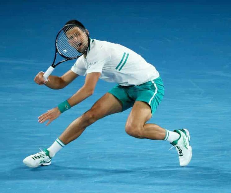 Sufre Djokovic ante Raonic pero avanza en Australia
