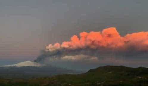Volcán Etna entra en erupción