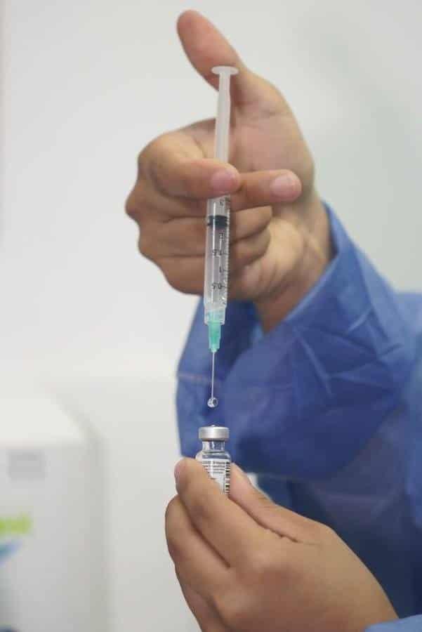 Acaparan 10 países 75% de vacunas