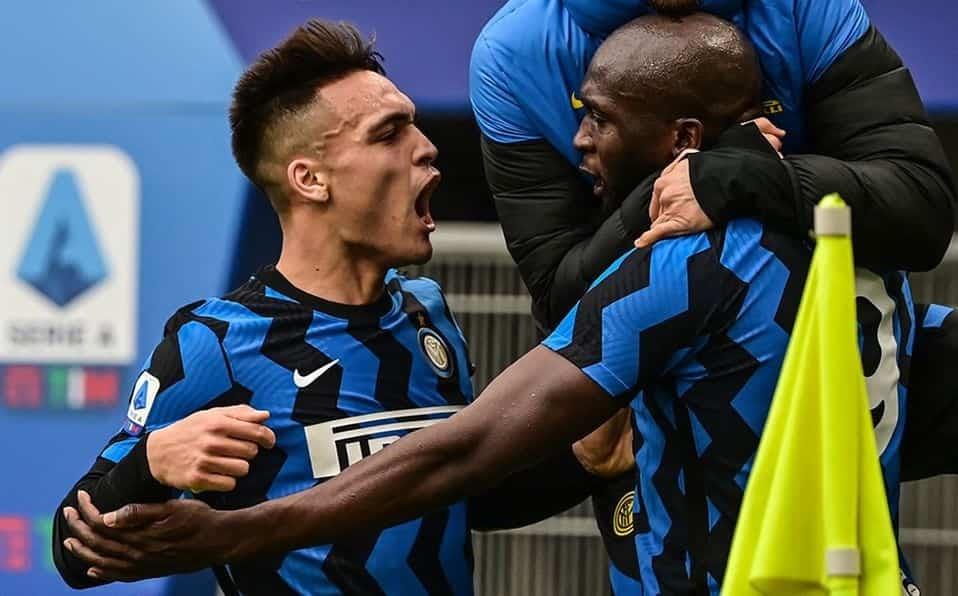 Gana Inter de Milán su Derby y sigue de líder