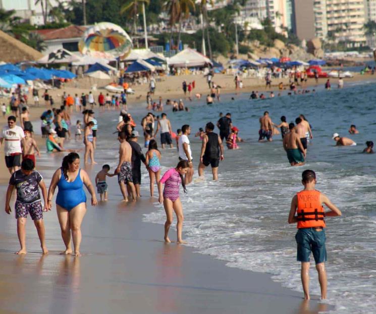 Dispersan a casi 400 personas en fiestas en Acapulco