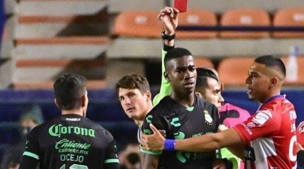 Acusan racismo contra jugador del Santos