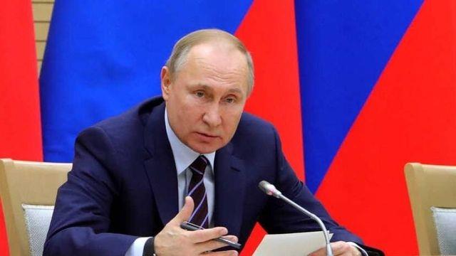 Reprocha Putin campaña contra vacuna Sputnik