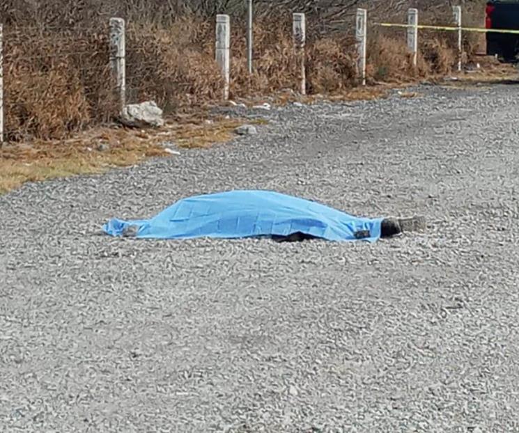 Encuentran a hombre sin vida en carretera Monterrey-Saltillo