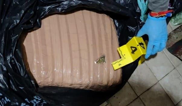 Catean casa en San Nicolás, encuentran 45 kilos de marihuana