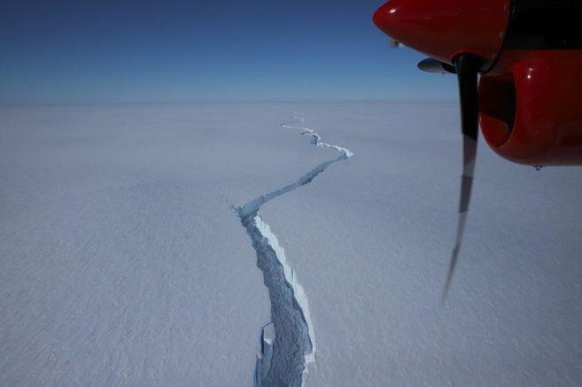 Se desprende enorme iceberg en la Antártida