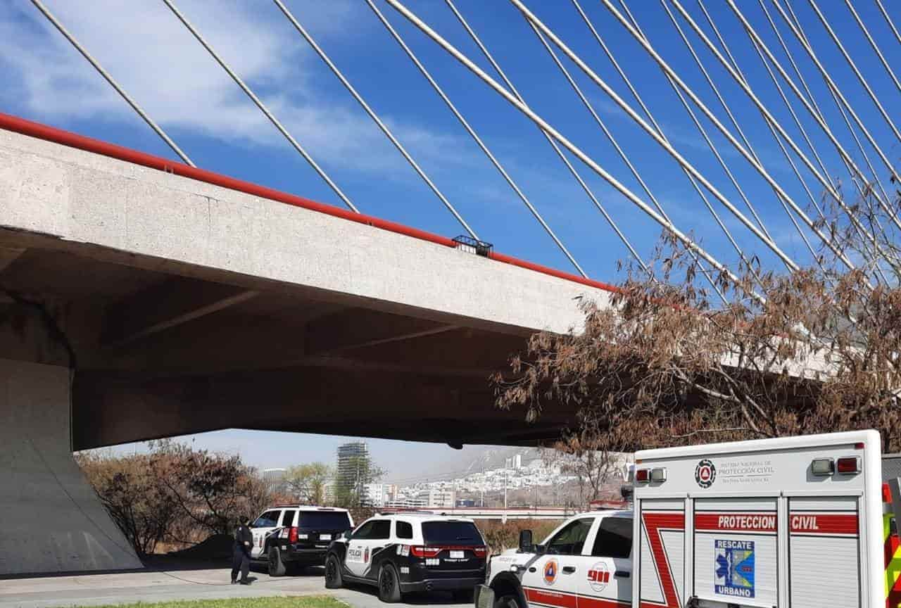 Investigan la muerte de una mujer de quien su cuerpo fue encontrado bajo el Puente Atirantado