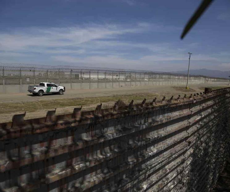 Funcionarios de Biden visitan la frontera con México