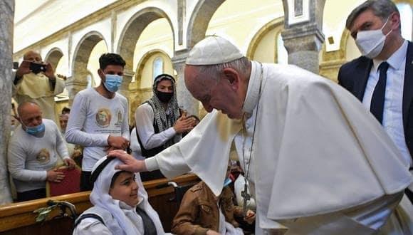 Celebra Francisco primera misa en Irak