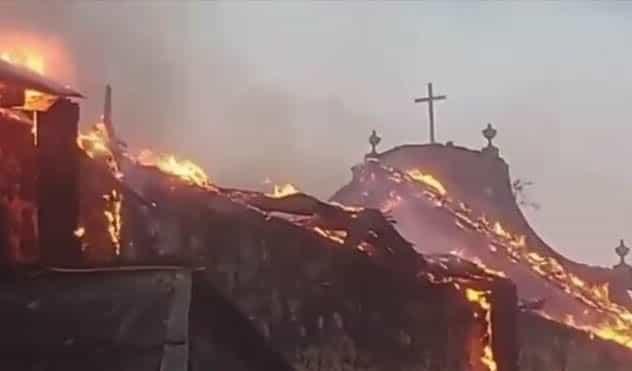 Se incendia Santiago Apóstol, templo histórico en Nurio