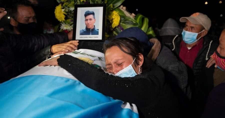 Familiares de migrantes asesinados piden justicia a AMLO
