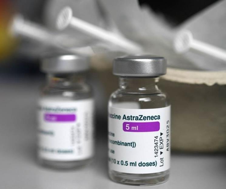 Especialistas explican que vacuna de AstraZeneca es segura