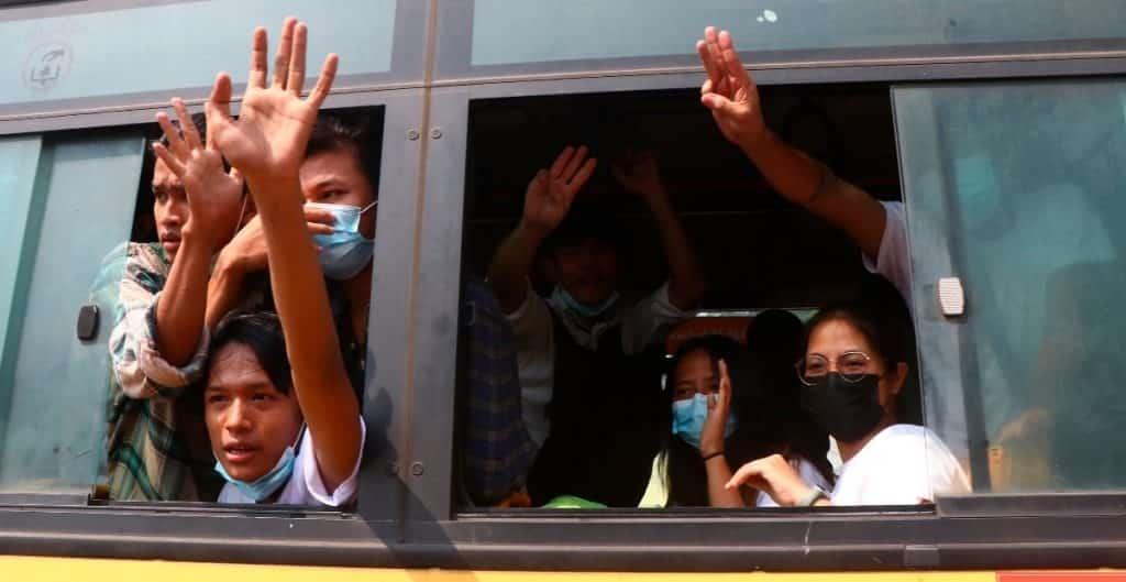 Liberan a detenidos por protestas en Myanmar