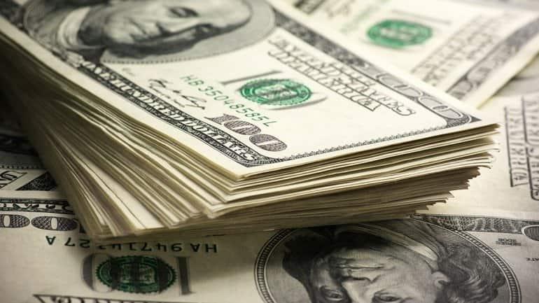 Tras anuncio de Banxico, dólar baja 16 centavos