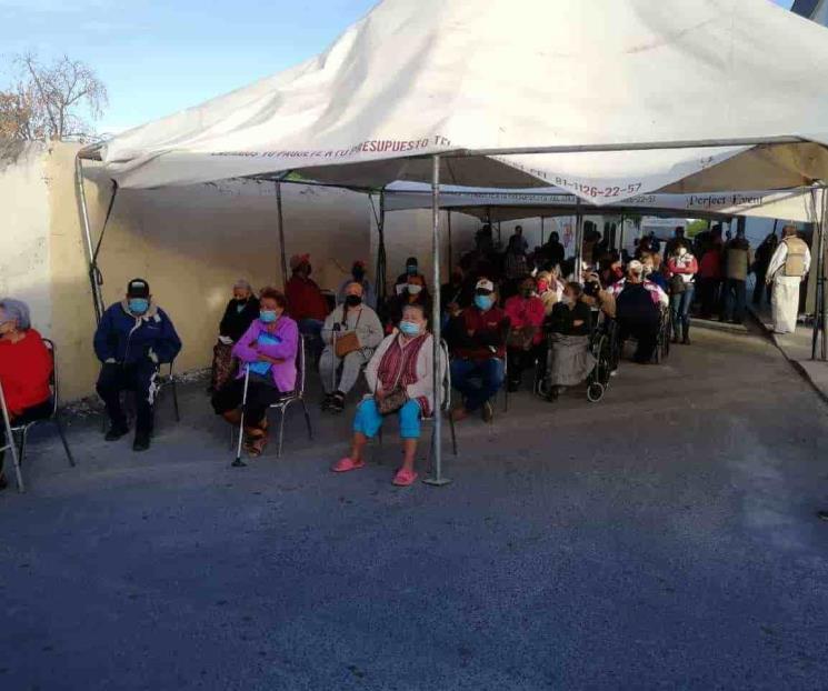Avanza vacunación en Juárez y Salinas Victoria