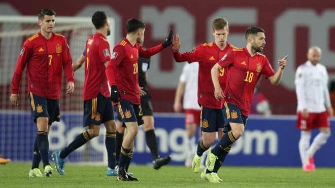 Sufre España para  remontar a Georgia