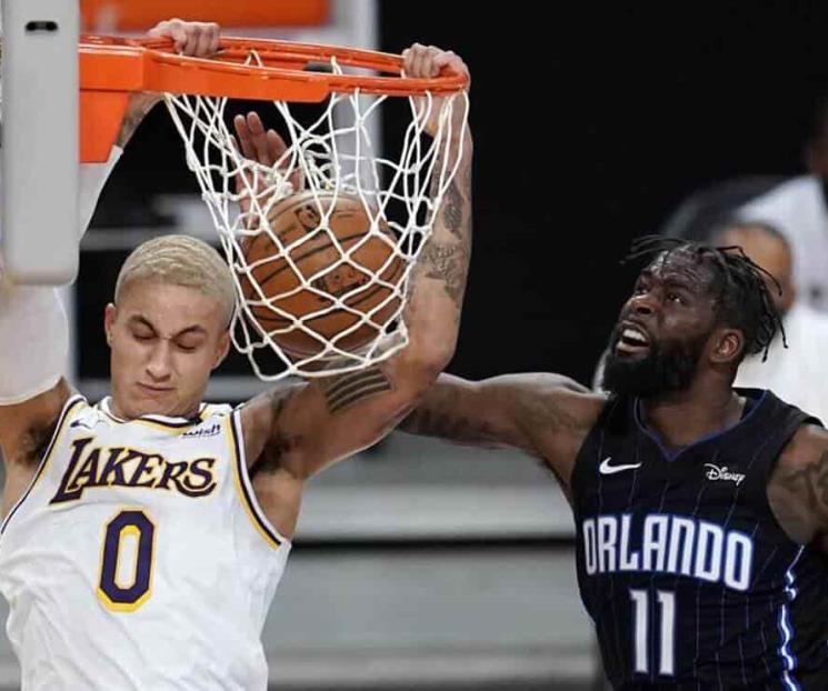 Lakers viene de atrás y vence al Magic