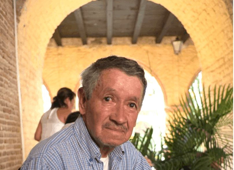 Dan último adiós al poeta Javier Molina