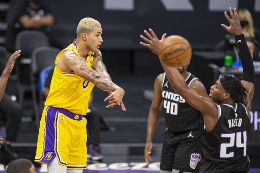 Los Lakers doblegan a Sacramento