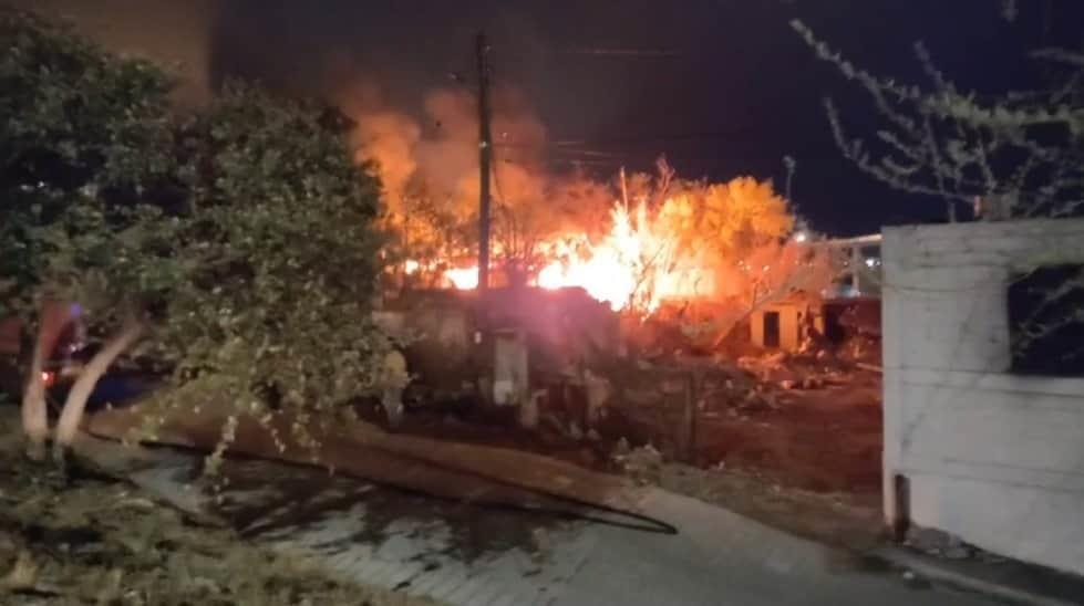 Se incendia casa de madera en Cadereyta
