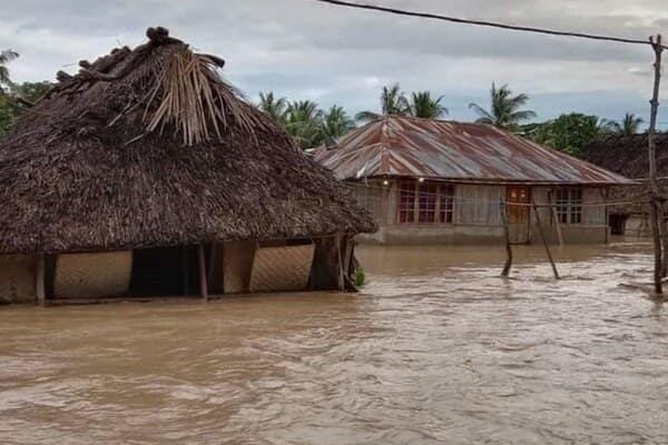Más de 50 muertos a causa de inundaciones en Indonesia