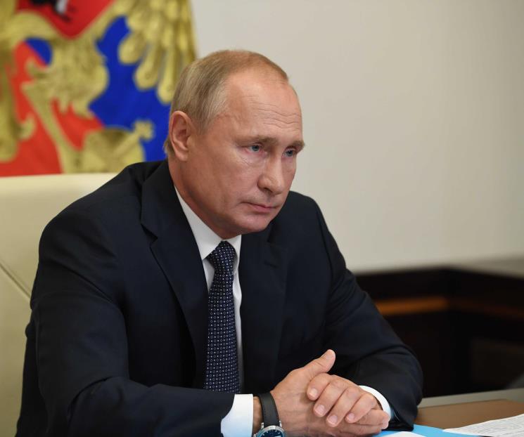 Putin firma ley que le permite volver a postularse