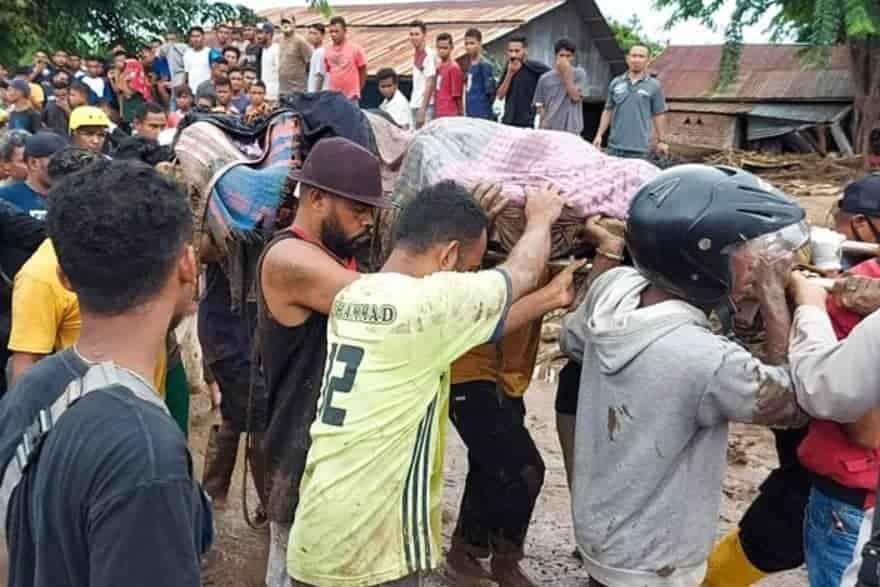 Suben a 126 los muertos en Indonesia