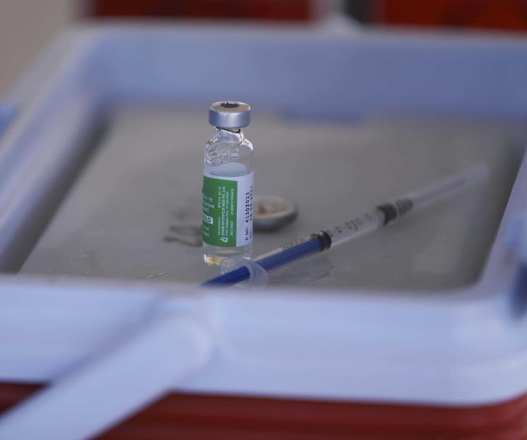 Denuncian vacunación a gente ajena al IMSS