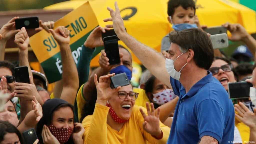 Aprueban pesquisa contra Bolsonaro por pandemia