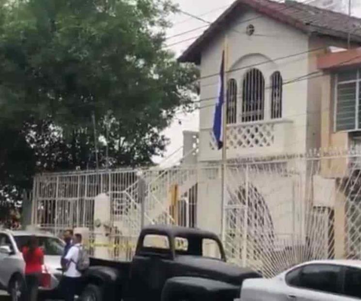 Saquean Consulado de El Salvador