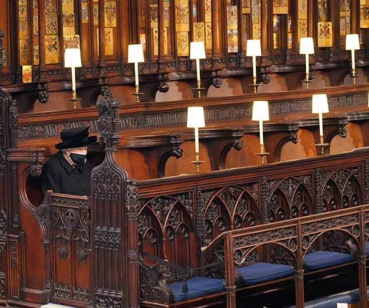 ¿Por qué la reina Isabel II se sentó sola en el funeral?