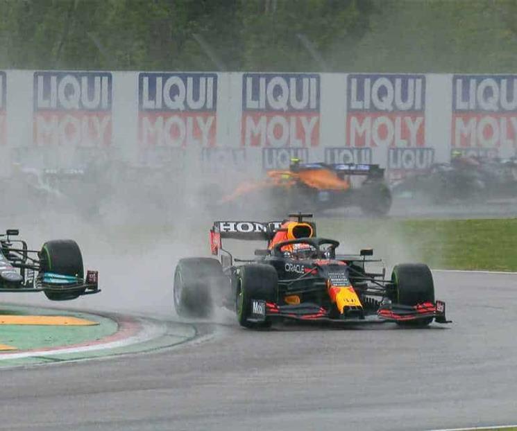 Verstappen gana en Imola; Checo es 12