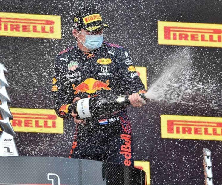 Verstappen gana el GP de Romagna; Checo acaba 12