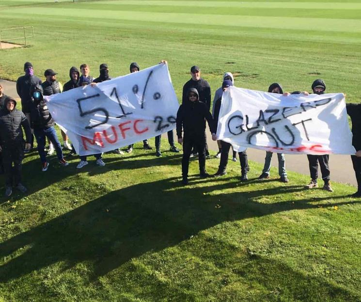 Protesta afición en contra de dueños del Manchester United