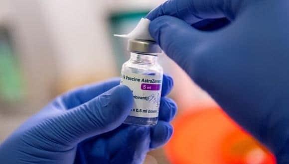 Muere en Canadá mujer vacunada con AstraZeneca