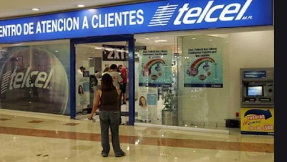 Acusa AMLO a Telmex de campaña contra padrón de celulares