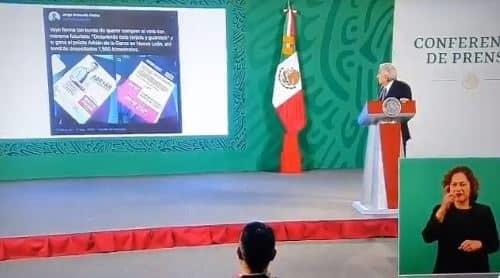 AMLO exhibe en veda electoral tarjetas de Adrián de la Garza