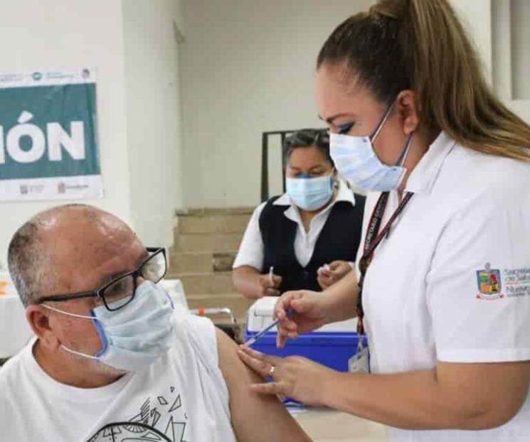 Vacunan a más de 8 mil en Santa Catarina