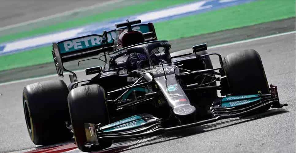 Lewis Hamilton gana el GP de España; Checo es quinto
