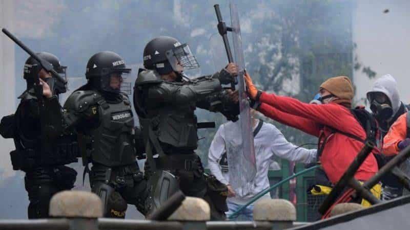 Reclaman cese de violencia policial en Colombia