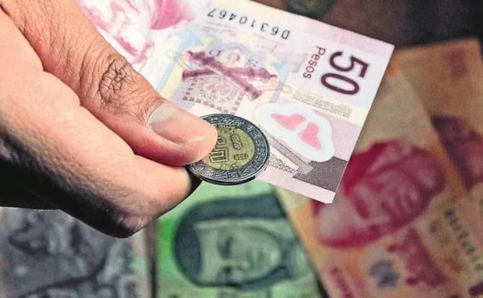 Peso mexicano tiene su peor día frente al dólar en dos meses