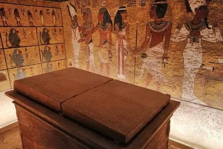 Instalan tercera cabina de Tutankamón en museo egipcio