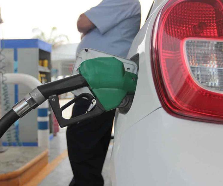 Baja estímulo fiscal para gasolinas y sube para diesel