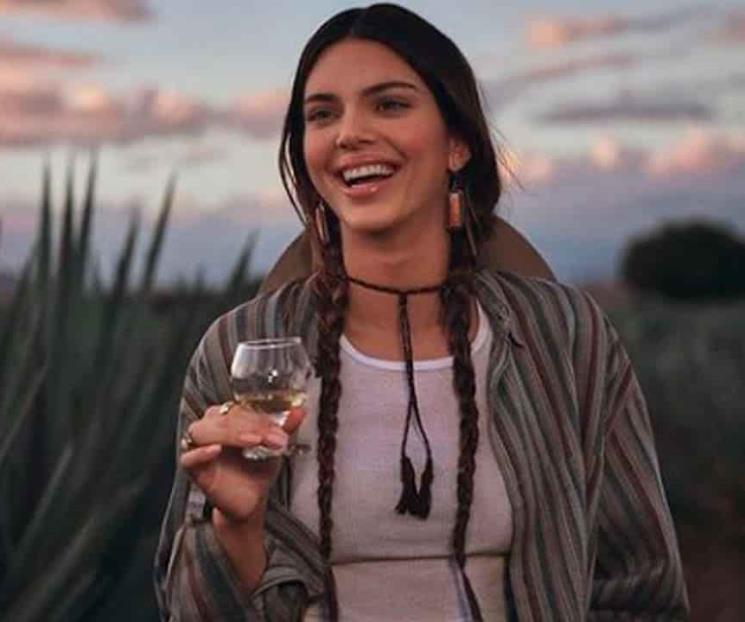 Critican campaña del tequila de Kendall Jenner