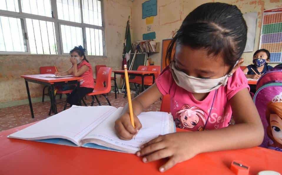 Cierra Campeche colegios por regreso a amarillo